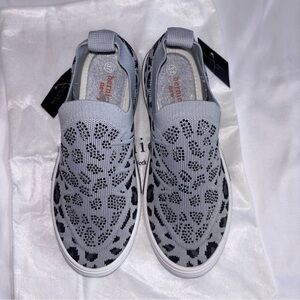 Bernie Mev. Gray Leopard-Print Slip-On Sneakers